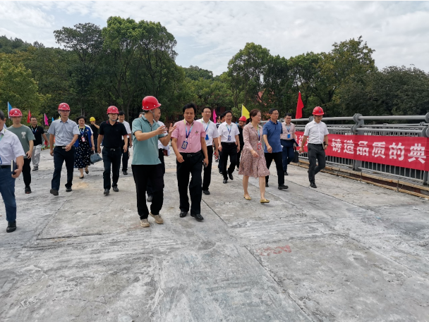 市政要聞 | 湖南工商大學(xué)黨委書記陳曉紅院士、長沙市公共工程建設(shè)中心總工劉學(xué)武帶隊赴湖南工商大學(xué)跨桐梓坡路過街天橋項目考察調(diào)研